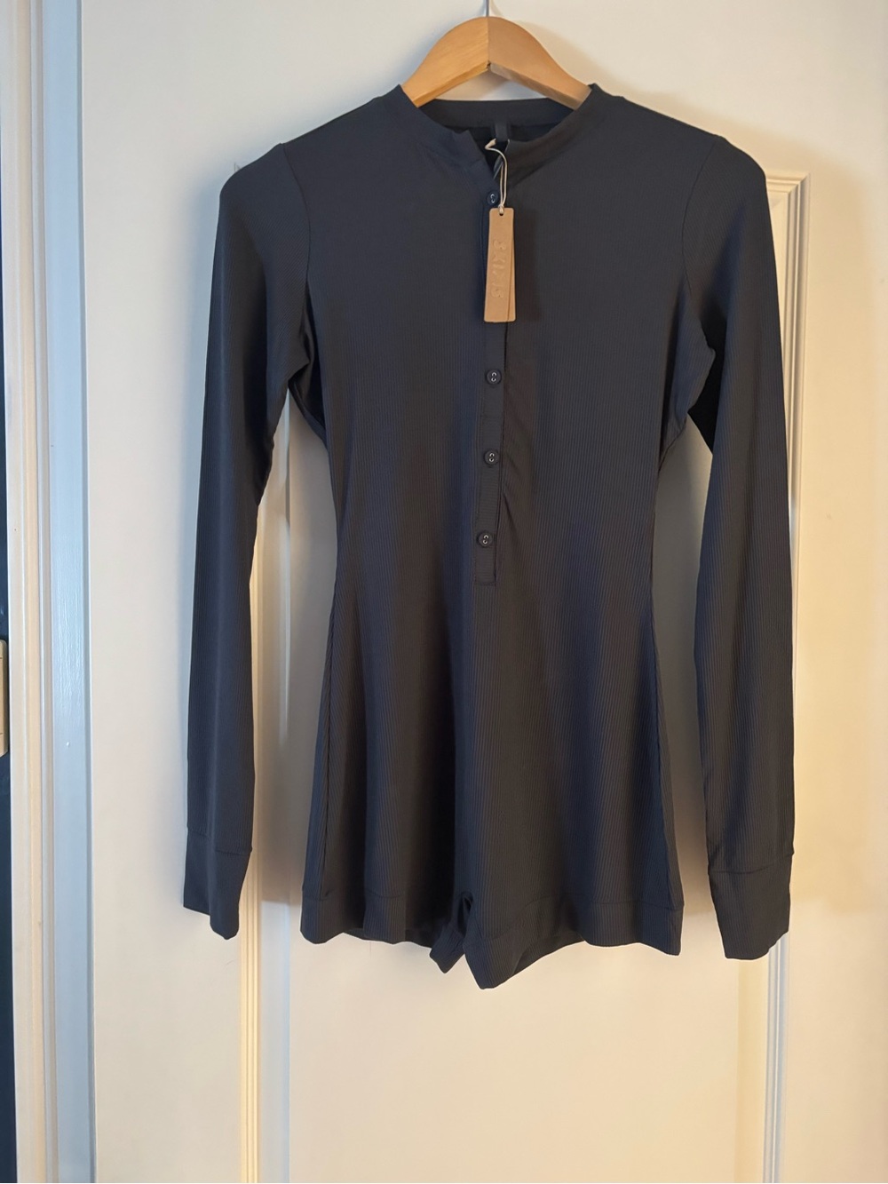 SKIMS Long-Sleeve Henley onesie - graphite colorway